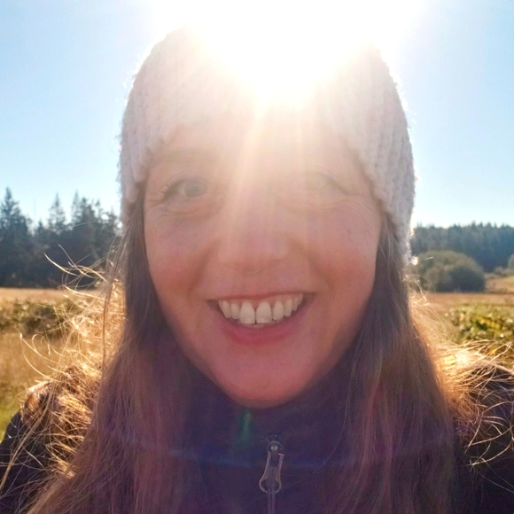 βοΈ MEET YOUR POSHER, MONICA βοΈ - Picture 1 of 1